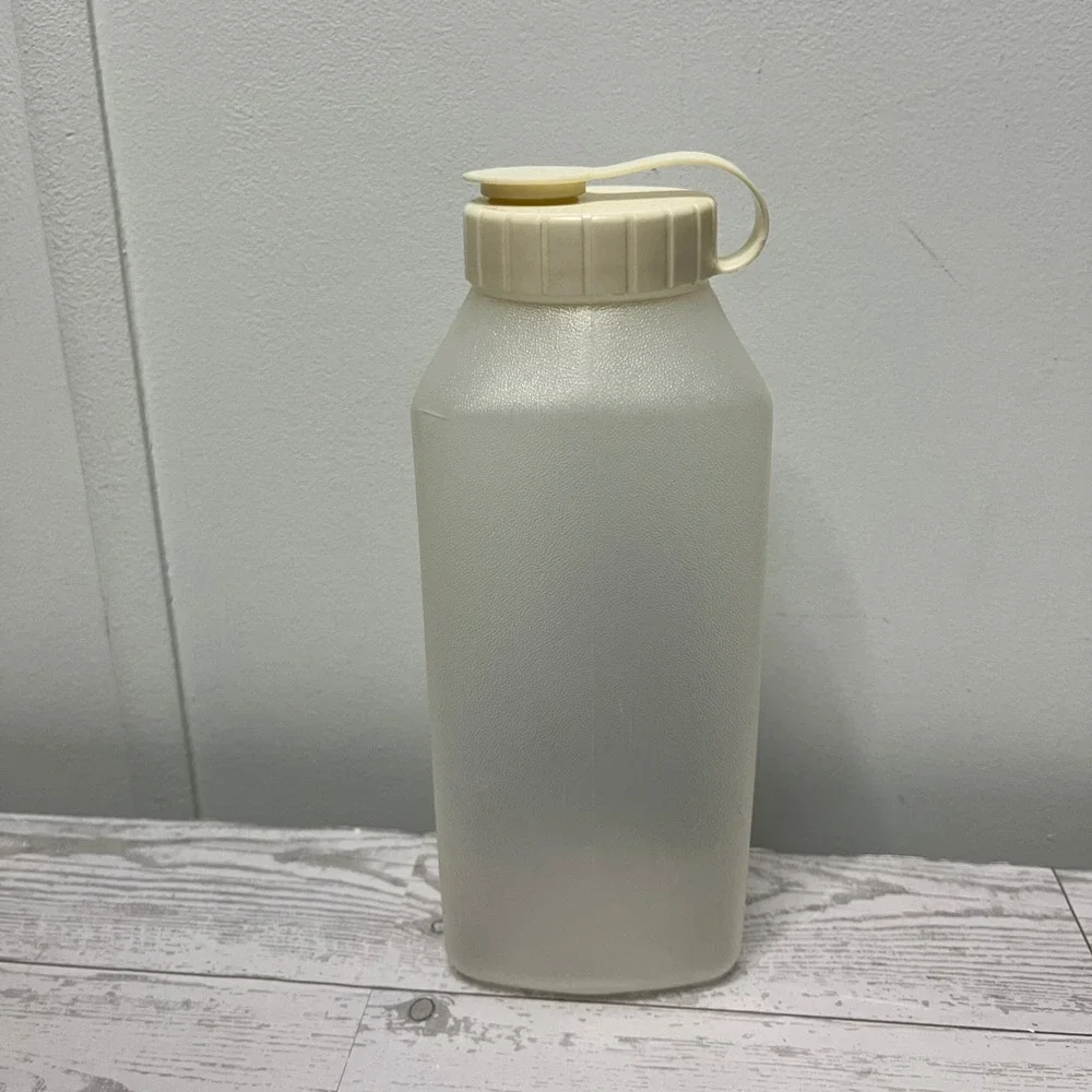 Rubbermaid 1 Quart Plastic Juice Mixer Bottle 32oz Frosted 2457 9 PP